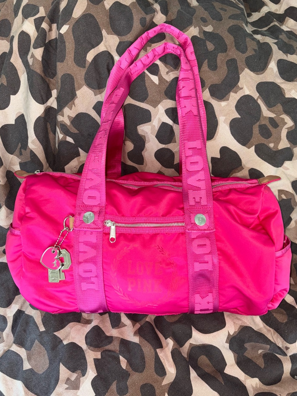 VS PINK Weekender Duffle Bag Hot Pink Original Charms Y2K 2000s 💝